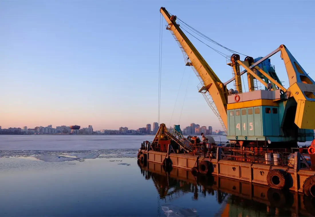 Marine supply coordination at a commercial port